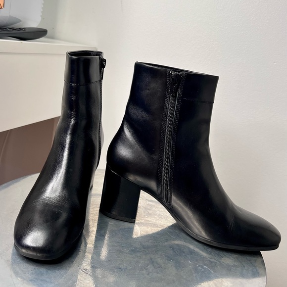 Vagabond Nicole Black Leather Blocked Mid
Heeled Ankle Boots With Round Toe - Picture 6 of 12